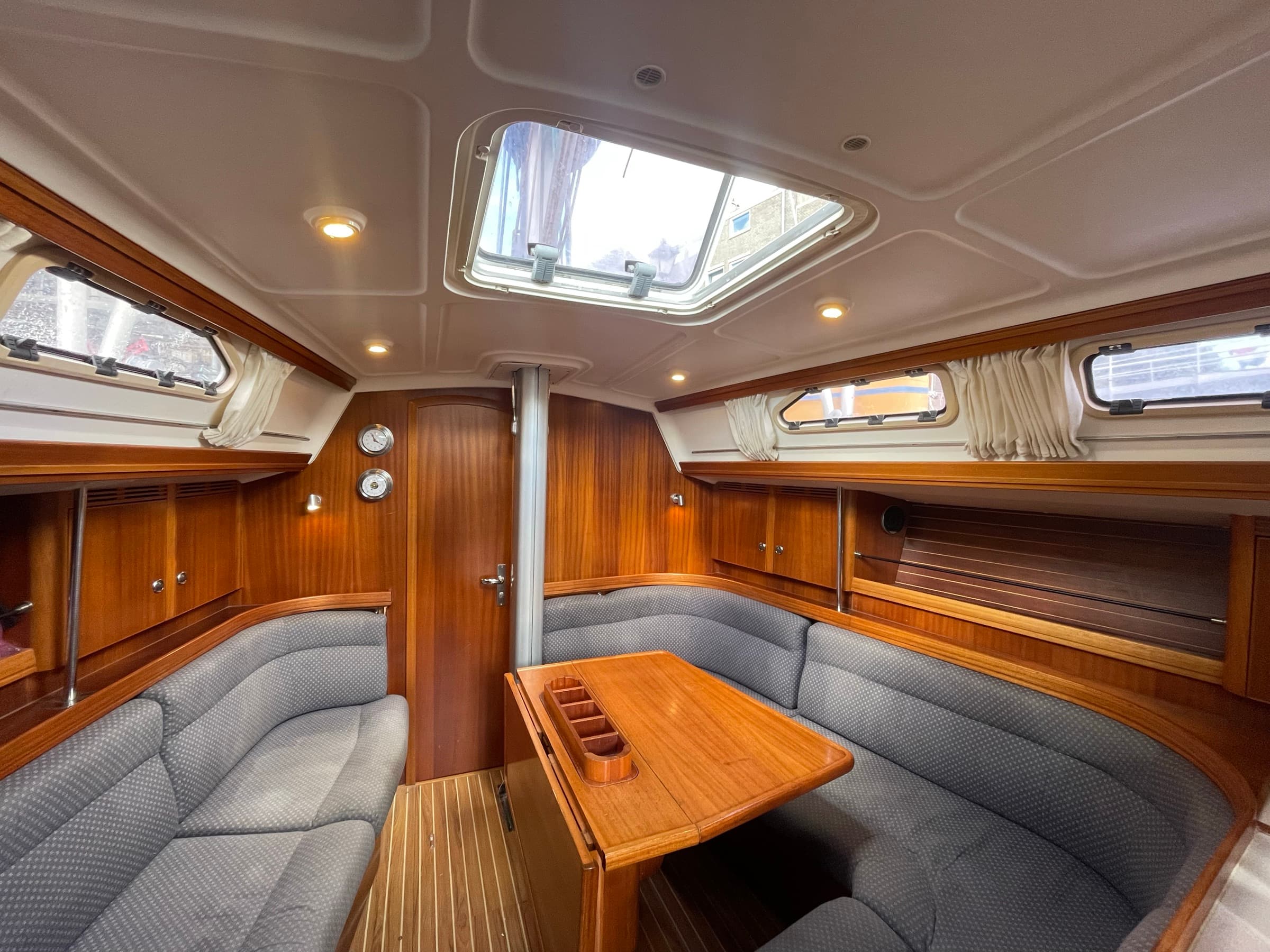 Saloon of the Elan 40