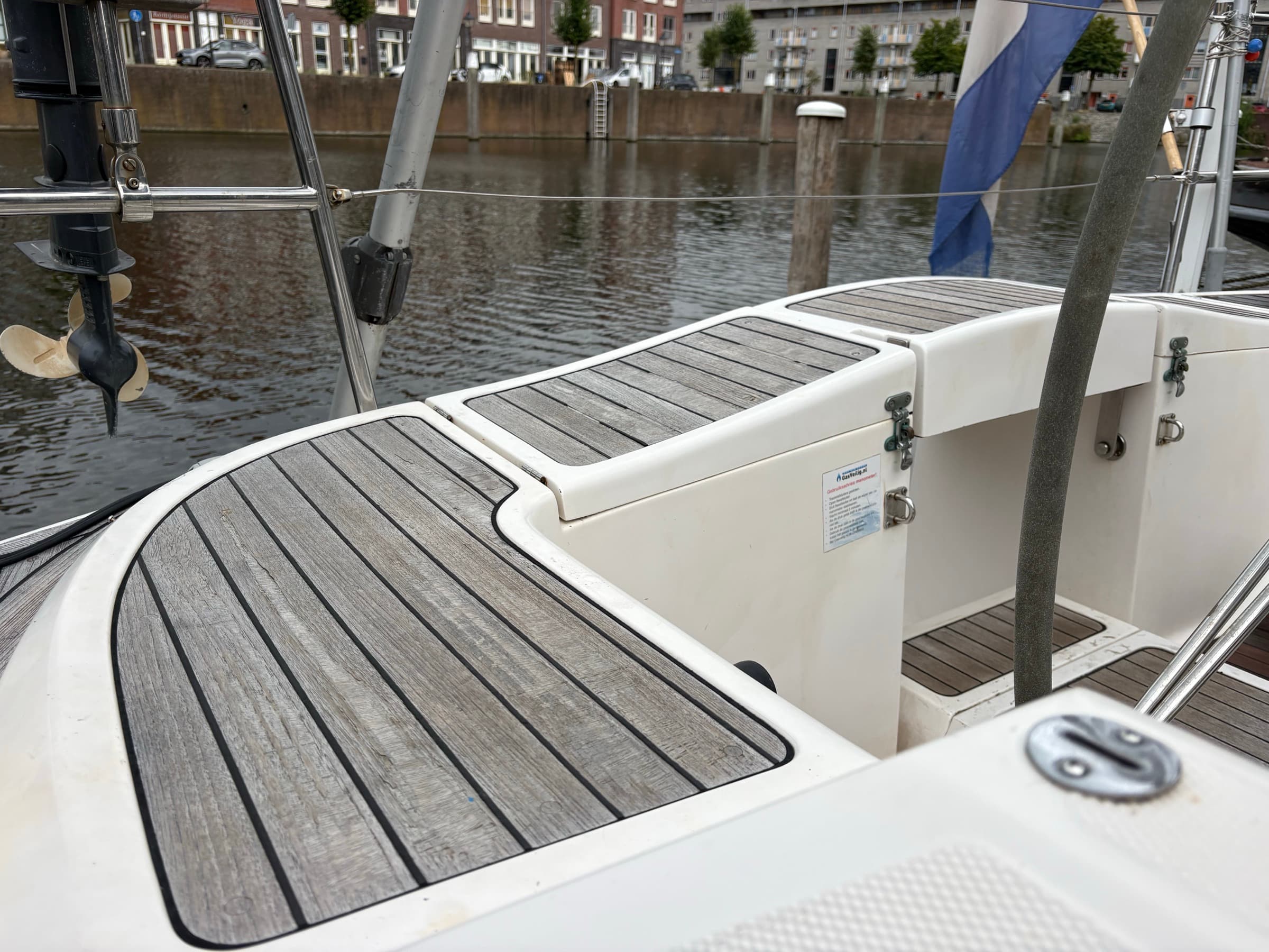 Second view of the cockpit teak